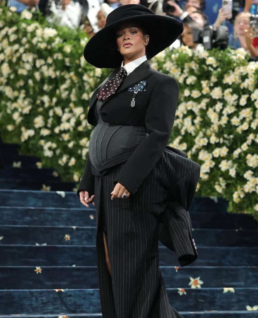 Rihanna reveals to the world her third pregnancy | 1 | Rihanna reveals to the world her third pregnancy | Last minute