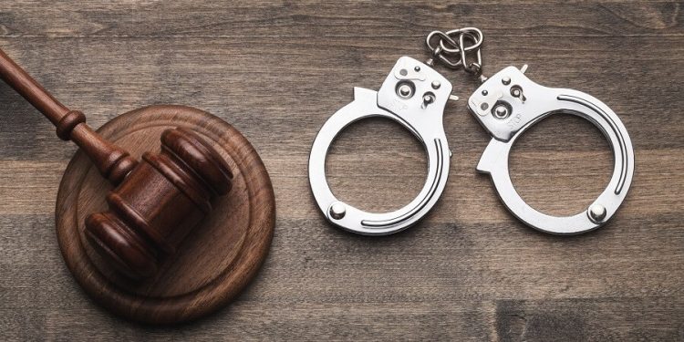 Rebajan un año la pena a un dominicano en España por un brutal ataque a una banda juvenil