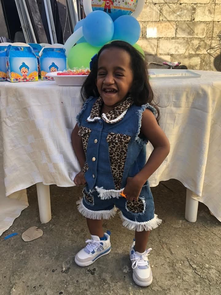 Melanie, la niña de “huesos de cristal” que sueña con caminar y ser azafata | De Último Minuto