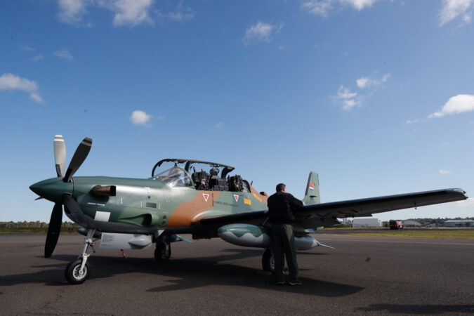 Paraguay recibe cuatro aviones Super Tucano comprados a Brasil para lucha contra narcos
