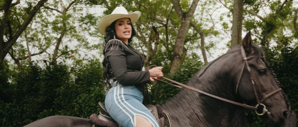 Luisanna Grullón estrena su vibrante videoclip “Ay Ay Ay”, dirigido por Lowensky Natera | 2 | Luisanna Grullón estrena su vibrante videoclip “Ay Ay Ay”, dirigido por Lowensky Natera - Noticias de hoy en República Dominicana | De Último Minuto