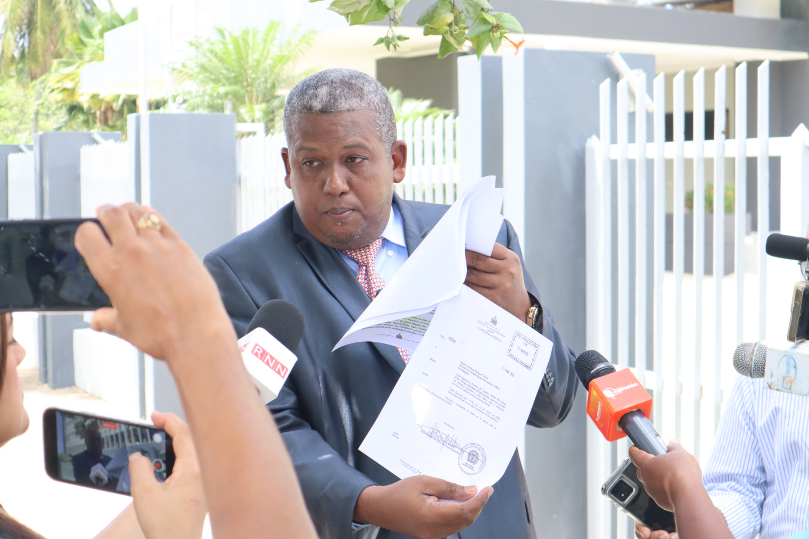 Denuncian CEA no da cumplimiento a decreto Presidencial que ordena titular terreno en SDE - Noticias de hoy en República Dominicana | De Último Minuto