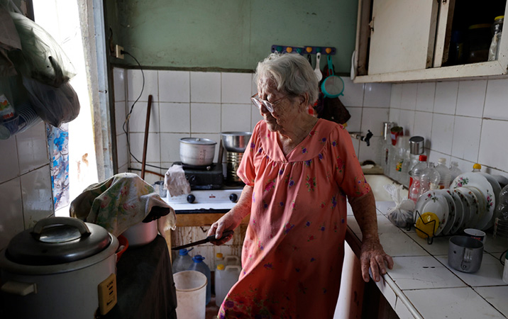 Personas mayores en Cuba enfrentan la crisis
