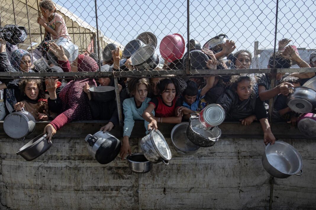 Israel mata a 29 gazatíes y hiere a unos 200 cerca de puntos de entrega de comida en Gaza