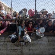 Israel mata a 29 gazatíes y hiere a unos 200 cerca de puntos de entrega de comida en Gaza