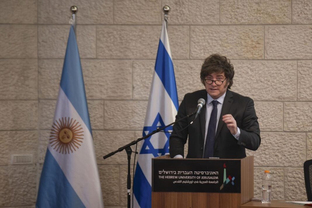 Milei reitera su apoyo a Israel en la Universidad de Jerusalén, entre vítores y protestas