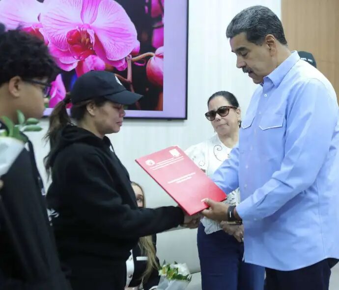 Maduro otorga la nacionalidad venezolana al merenguero fallecido Rubby Pérez