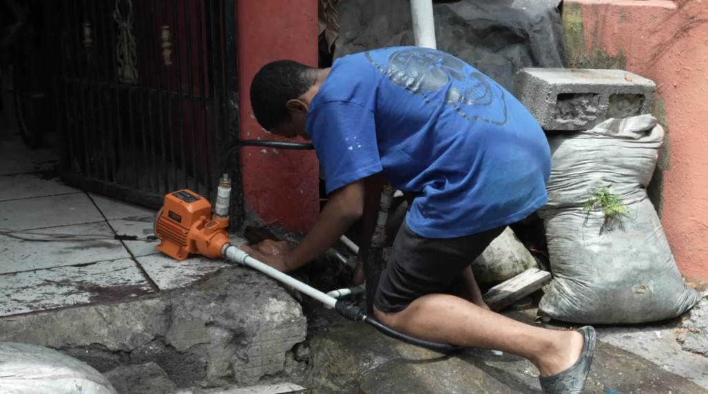Moradores del Café de Herrera denuncian falta de agua potable en las calles 8, 9 y 10