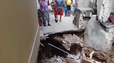Colapsa vivienda por derrumbe en el Callejón de los Muchos, en Los Guaricanos