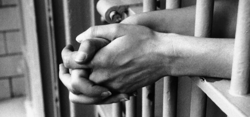 Prisión para mujer que explotó sexualmente a una adolescente que trasladó al vecino Haití