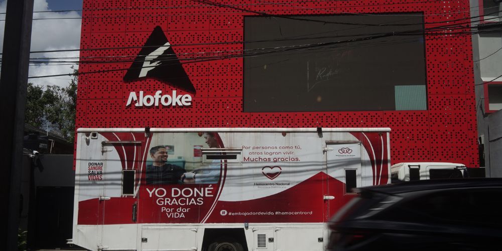 Alofoke se convierte en centro fijo de donación de sangre en alianza con el Hemocentro Nacional
