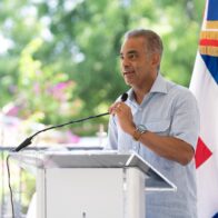 Gobierno inaugura proyecto de electrificación