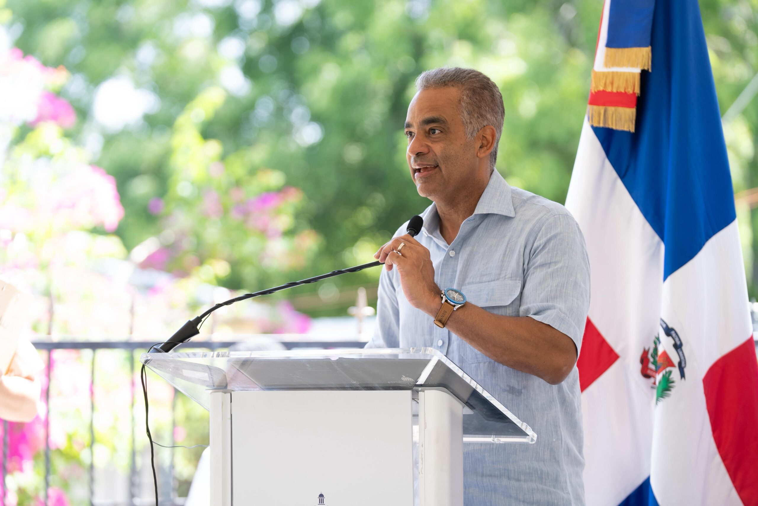 Gobierno inaugura proyecto de electrificación
