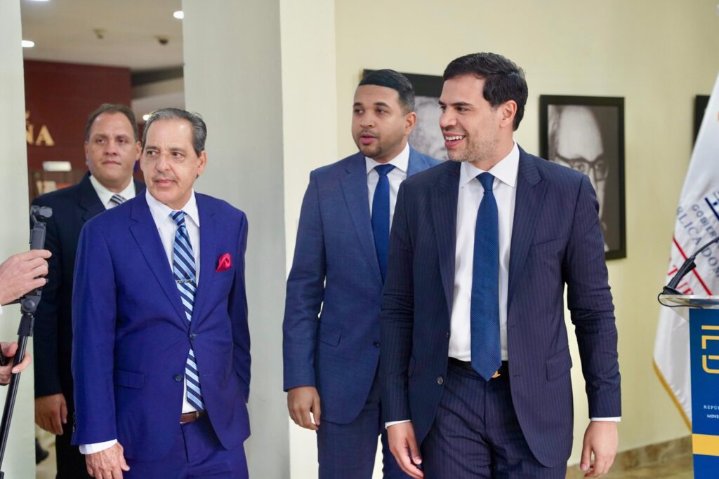 Ministerios de Cultura y Juventud lanzan Premio Joven de Literatura 2025 - Noticias de hoy en República Dominicana | De Último Minuto