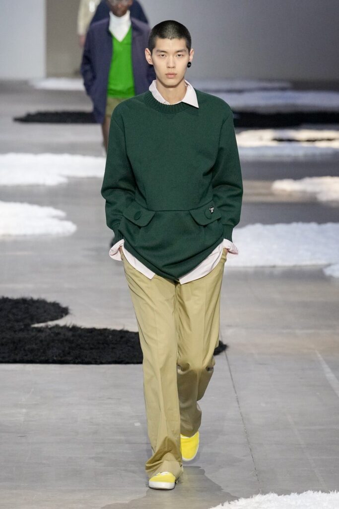 Prada lanza en Milán una moda "calmada" y piernas al aire para hombres este verano | 3 | Prada lanza en Milán una moda "calmada" y piernas al aire para hombres este verano - Noticias de hoy en República Dominicana | De Último Minuto