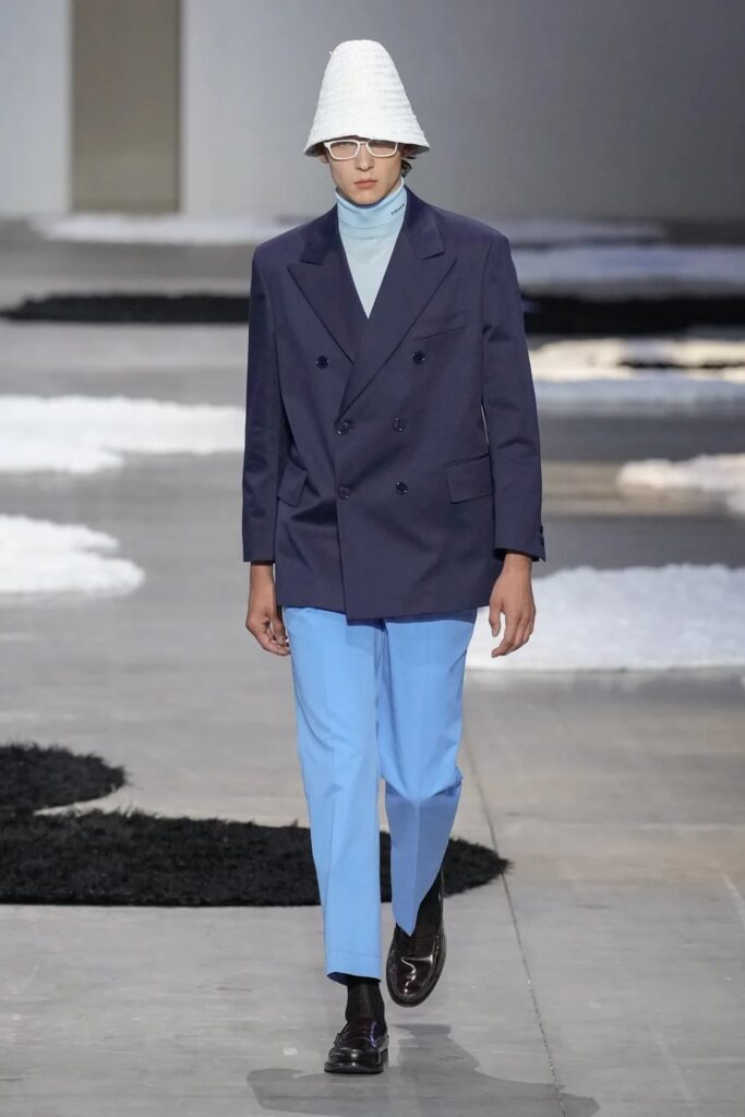 Prada lanza en Milán una moda "calmada" y piernas al aire para hombres este verano | 7 | Prada lanza en Milán una moda "calmada" y piernas al aire para hombres este verano - Noticias de hoy en República Dominicana | De Último Minuto