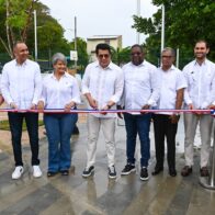 David Collado entrega remozada Plaza Marcelino Marte "Canito", en Guayacanes