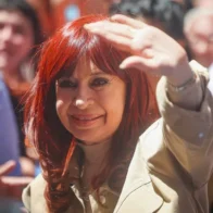 Peronistas se congregan en la casa de Cristina Fernández ante su eventual detención