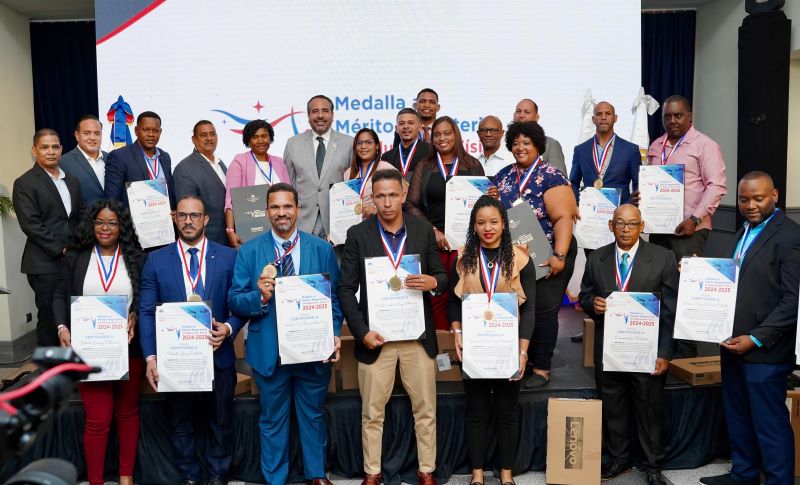 INEFI distingue a docentes por su impacto en la educación física y el deporte escolar