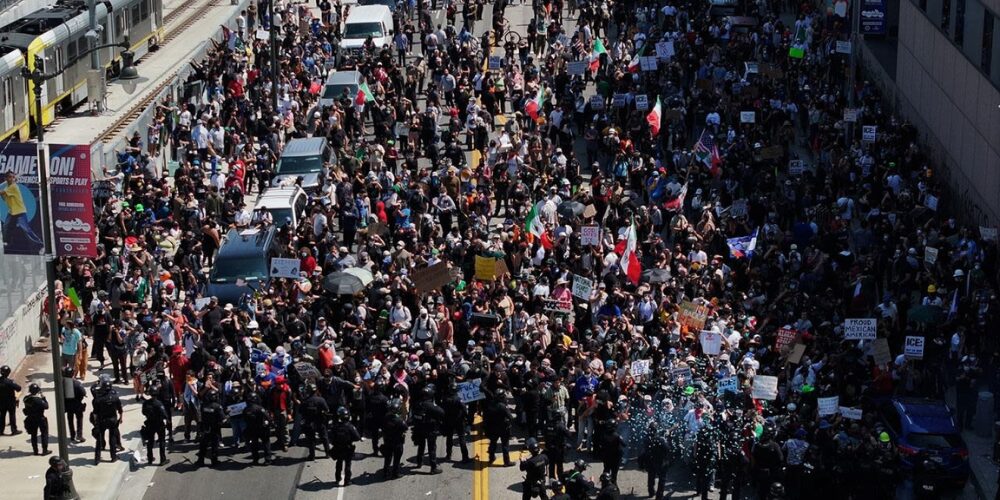 Las protestas contra redadas se extienden por EE.UU. y Texas despliega la Guardia Nacional