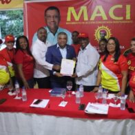 Diputado y líderes comunitarios de SDN impulsan iniciativa para favorecer a adultos mayores