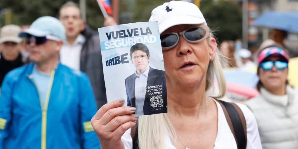 El senador Uribe Turbay sigue 
