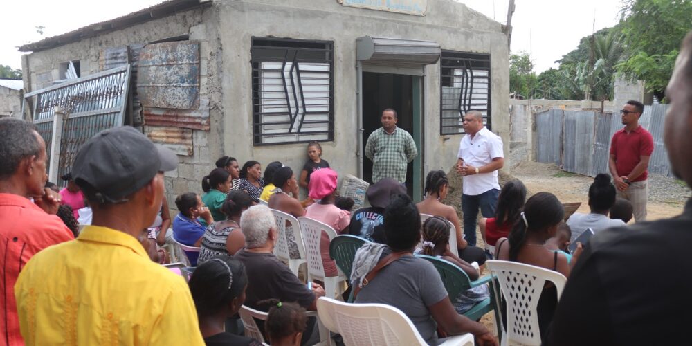 Diputado Ramón Raposo desarrolla intensa jornada comunitaria en barrios de Santo Domingo Norte