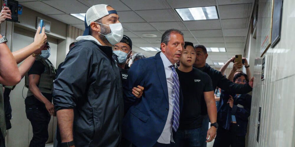 Líderes y activistas de NYC repudian detención del contralor Brad Lander por parte de ICE