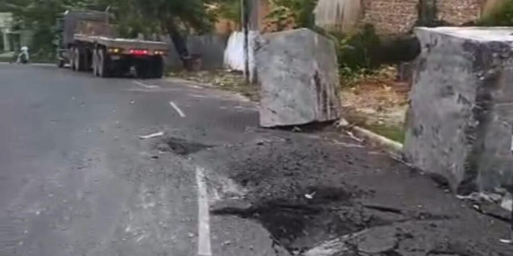 Patana cargada de mármol causa estragos en vía cercana a la Fortaleza de Santa Bárbara
