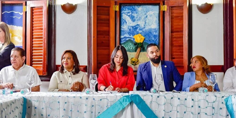 Ministra Faride se reúne con empresarios de Bonao para abordar desafíos de seguridad ciudadana