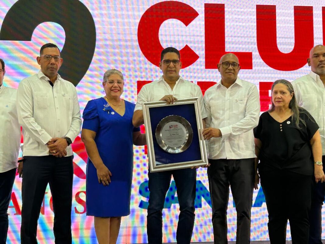 Club San Lázaro celebra su 62 aniversario con desayuno en honor a Rafael Uribe