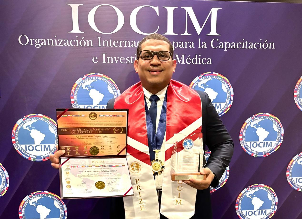 Reconocen al cirujano ortopeda Ramón Saldaña Matar como el profesional más destacado de la salud 2024-2025