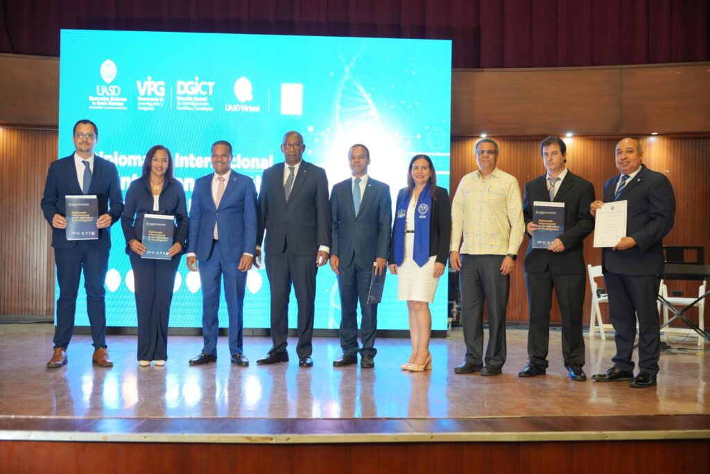 UASD certifica a más de mil profesionales en diplomado sobre Inteligencia Artificial aplicada a la investigación | 3 | UASD