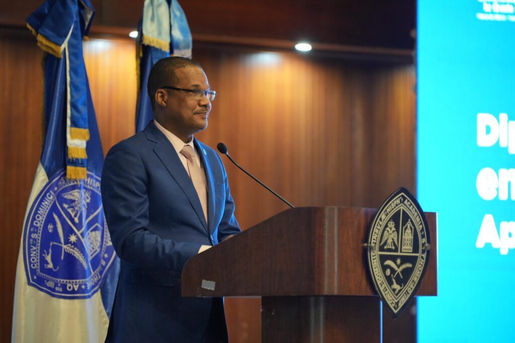 UASD certifica a más de mil profesionales en diplomado sobre Inteligencia Artificial aplicada a la investigación | 2 | UASD