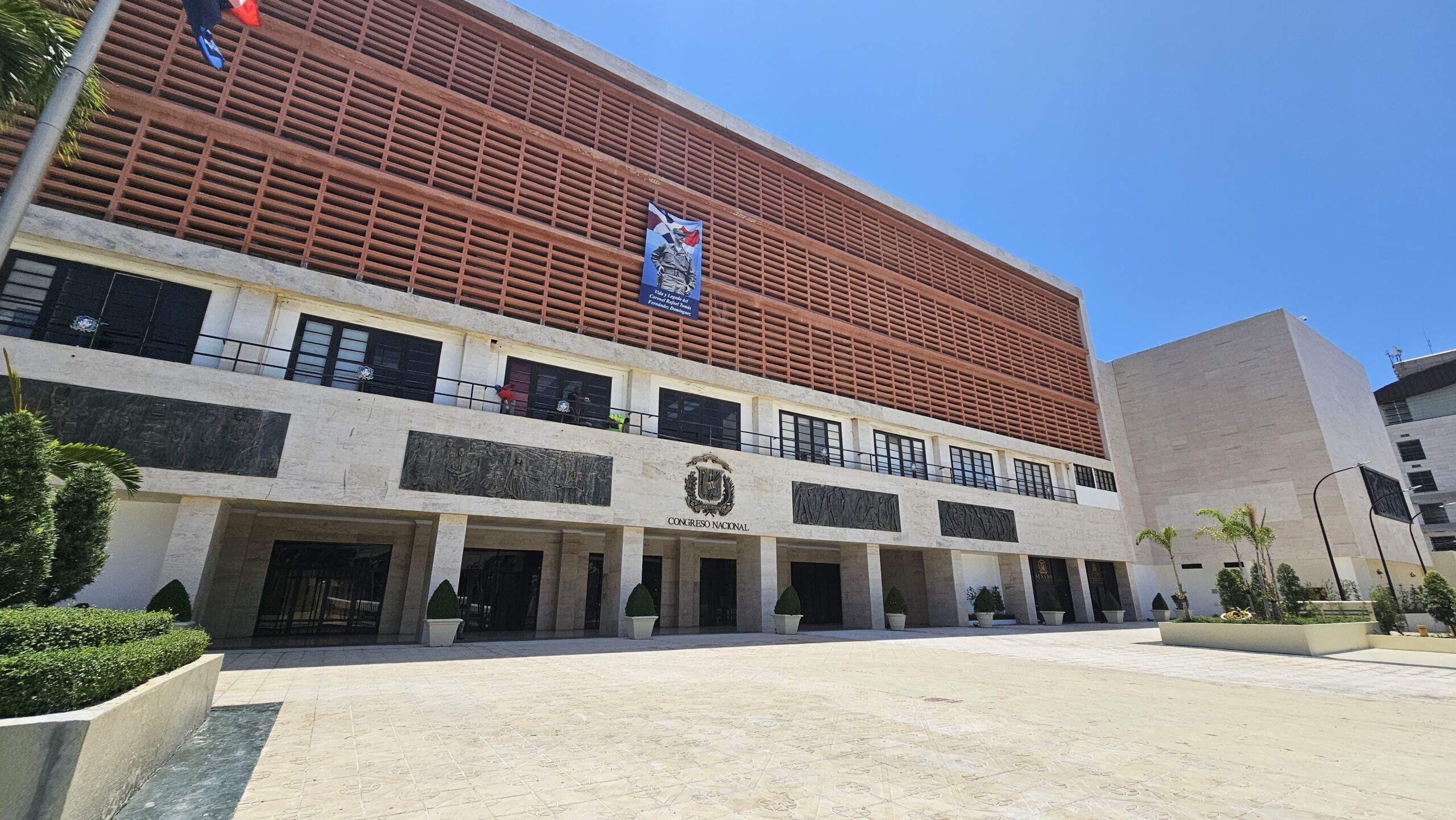 Legisladores rechazan aumento salarial a 500 mil pesos como sugiere diputada Altagracia De Los Santos - Noticias de hoy en República Dominicana | De Último Minuto
