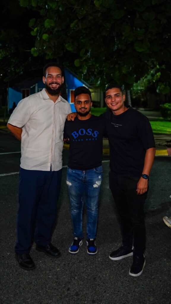 Transparencias, mini faldas y negro, protagonistas de esta noche en el concierto de Jhayco - Noticias de hoy en República Dominicana | De Último Minuto