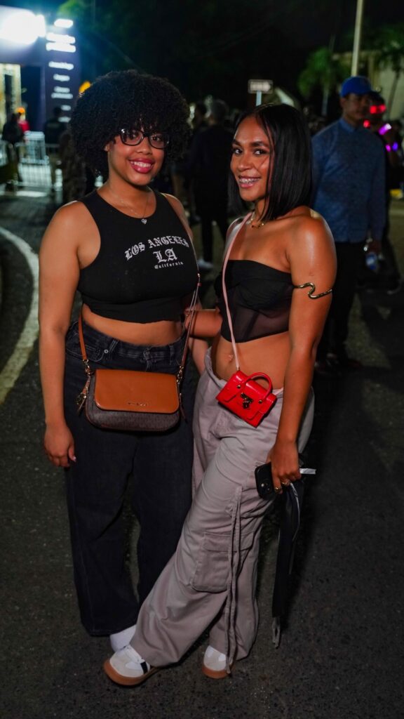 Transparencias, mini faldas y negro, protagonistas de esta noche en el concierto de Jhayco - Noticias de hoy en República Dominicana | De Último Minuto
