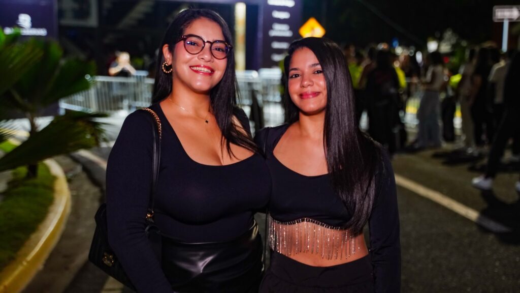 Transparencias, mini faldas y negro, protagonistas de esta noche en el concierto de Jhayco - Noticias de hoy en República Dominicana | De Último Minuto