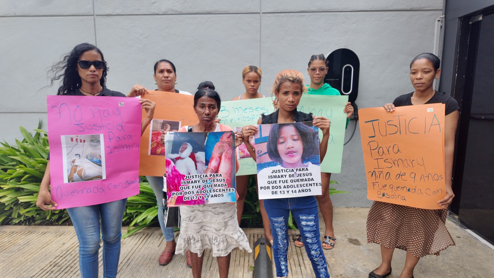 Claman justicia por Ismeiry, niña de 9 años quemada por otras menores en Cancino Adentro - Noticias de hoy en República Dominicana | De Último Minuto