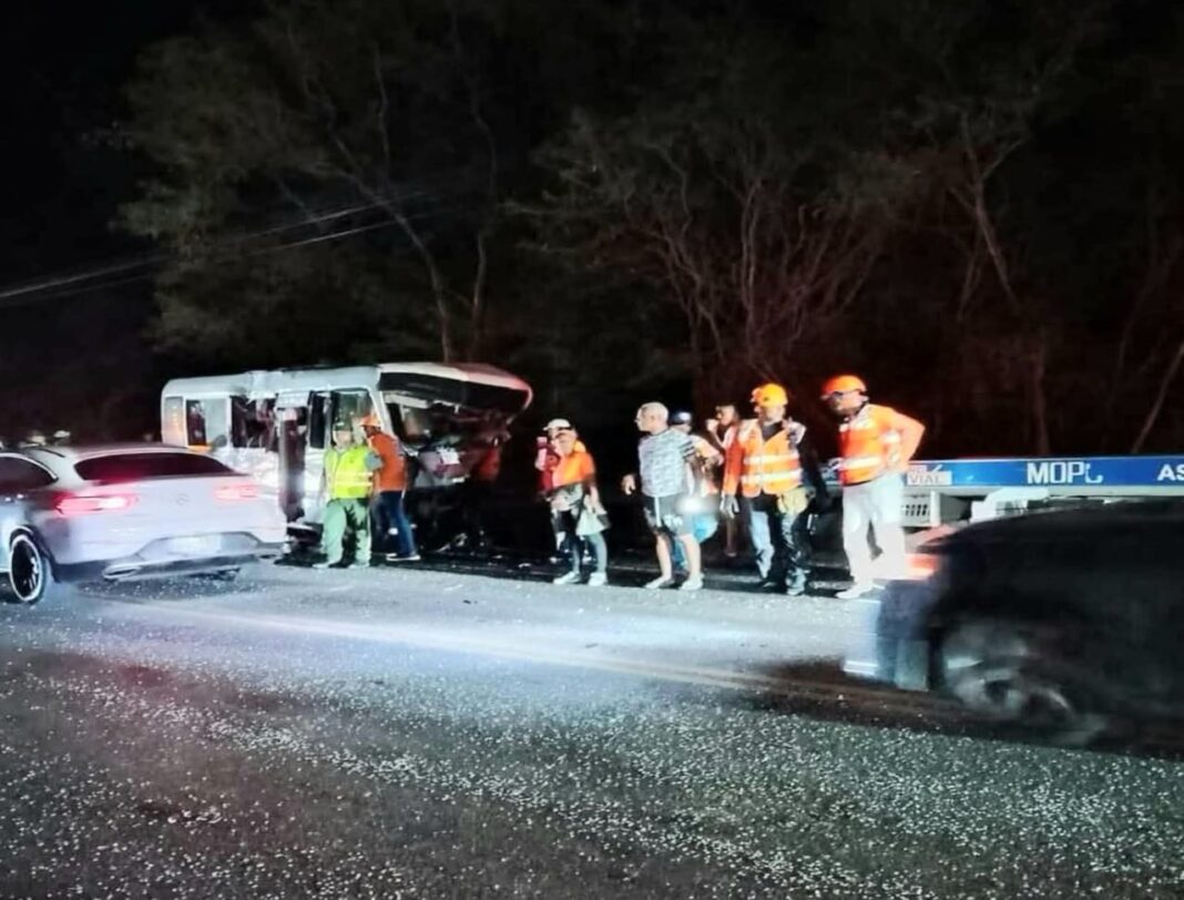 Accidente de tránsito en Peravia deja dos muertos y ocho heridos