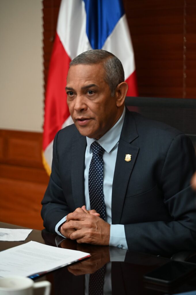 EDENORTE anuncia construcción de subestación eléctrica en Arenoso tras reclamo del senador Franklin Romero