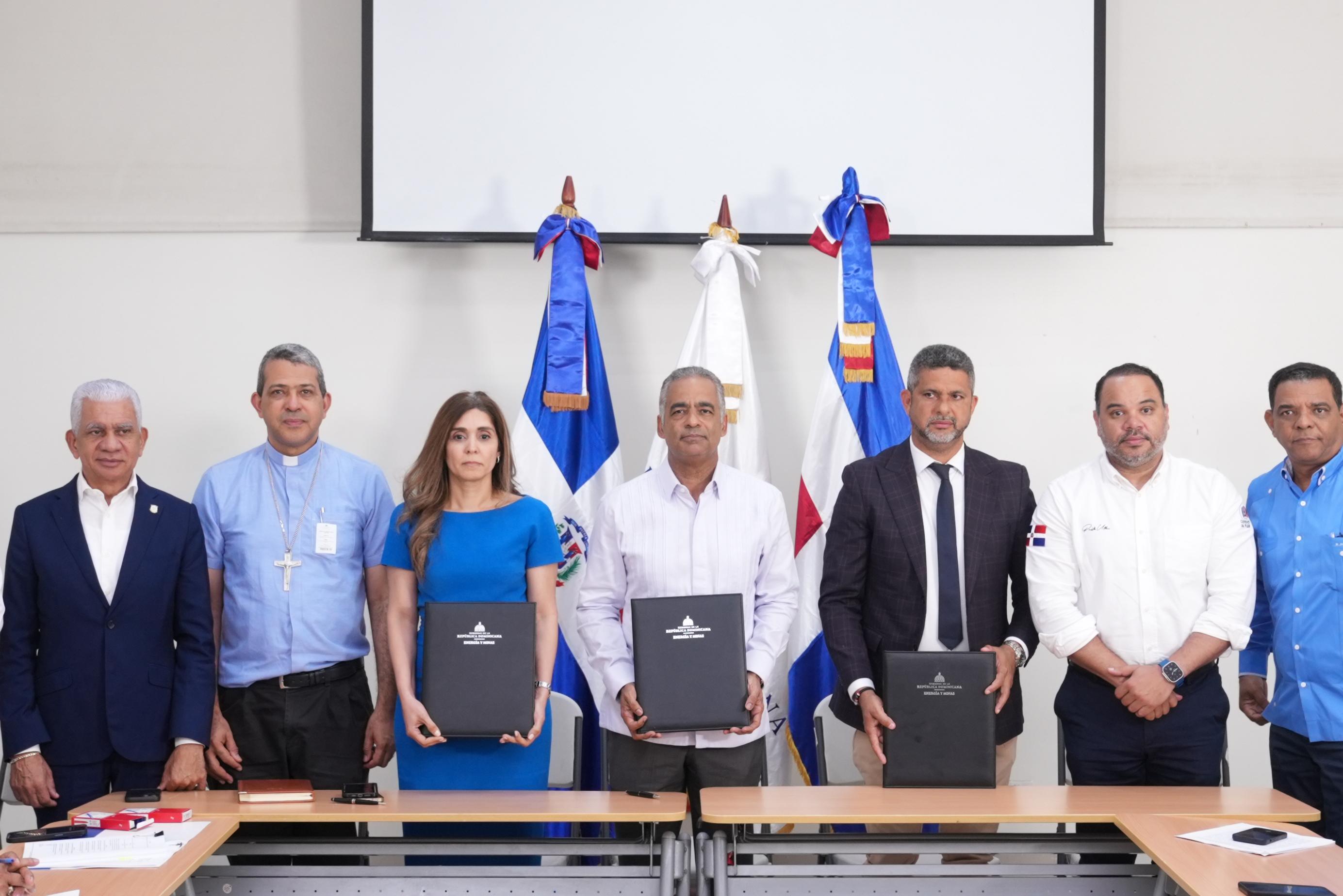 Firma de acuerdo en Ministerio de Energía.