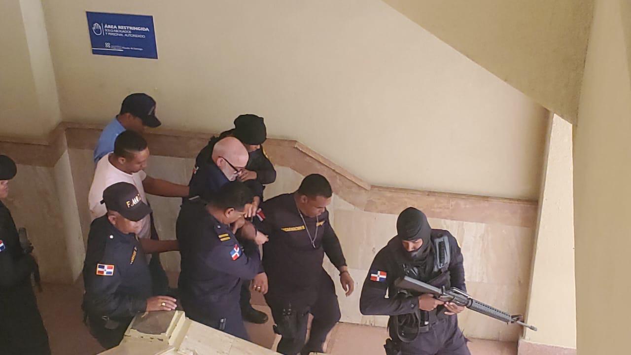 Imponen grilletes electrónicos, presentación periódica e impedimento de salida contra Ángel Martínez - Noticias de hoy en República Dominicana | De Último Minuto