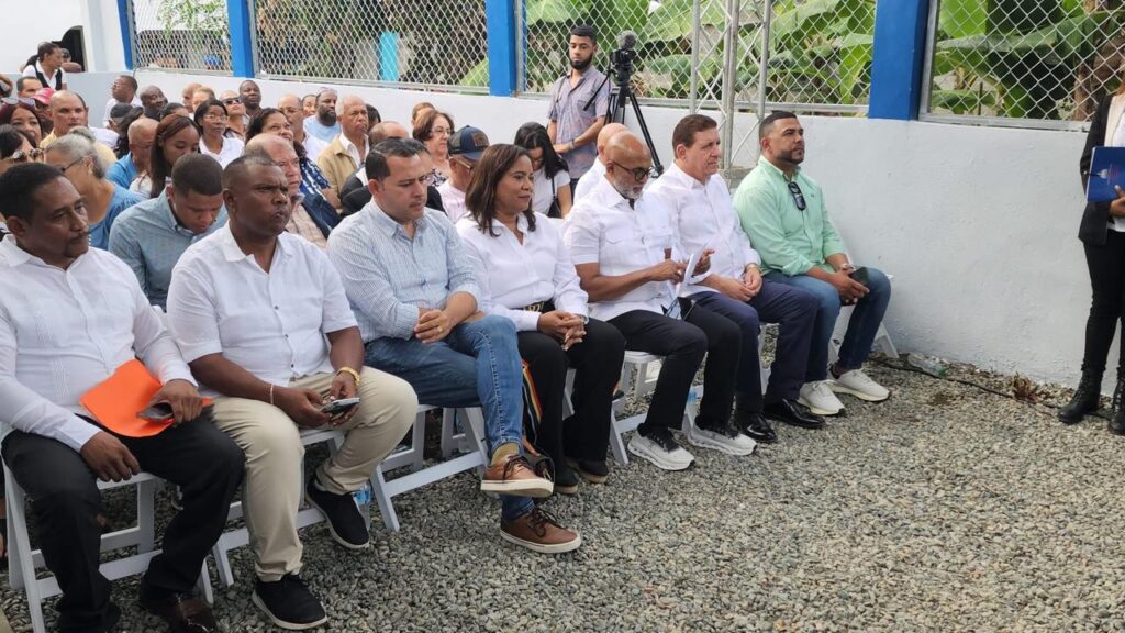 Ángel de la Cruz deja inaugurado centro comunal en Bonao | 2 | Ángel de la Cruz deja inaugurado centro comunal en Bonao - Noticias de hoy en República Dominicana | De Último Minuto
