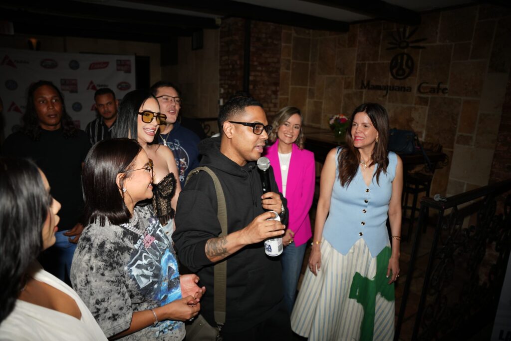 Alofoke y su equipo de talentos comparten un exclusivo Meet & Greet junto al equipo de Salami Súper Especial Estelar y Del Caribe Meat - Noticias de hoy en República Dominicana | De Último Minuto