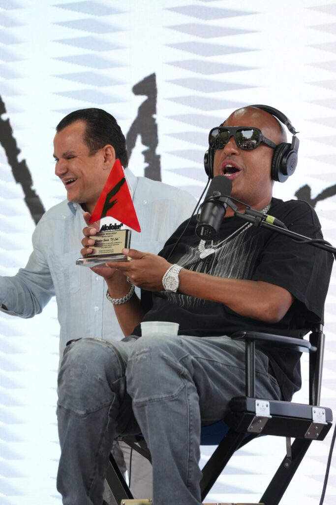 Alofoke Media Group reconoce en NY a DJ Lobo por sus aportes a la industria de la música RD - Noticias de hoy en República Dominicana | De Último Minuto