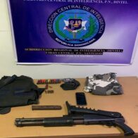 PN y MP incautan armas y pertrechos militares en allanamiento en Santiago; un hombre detenido