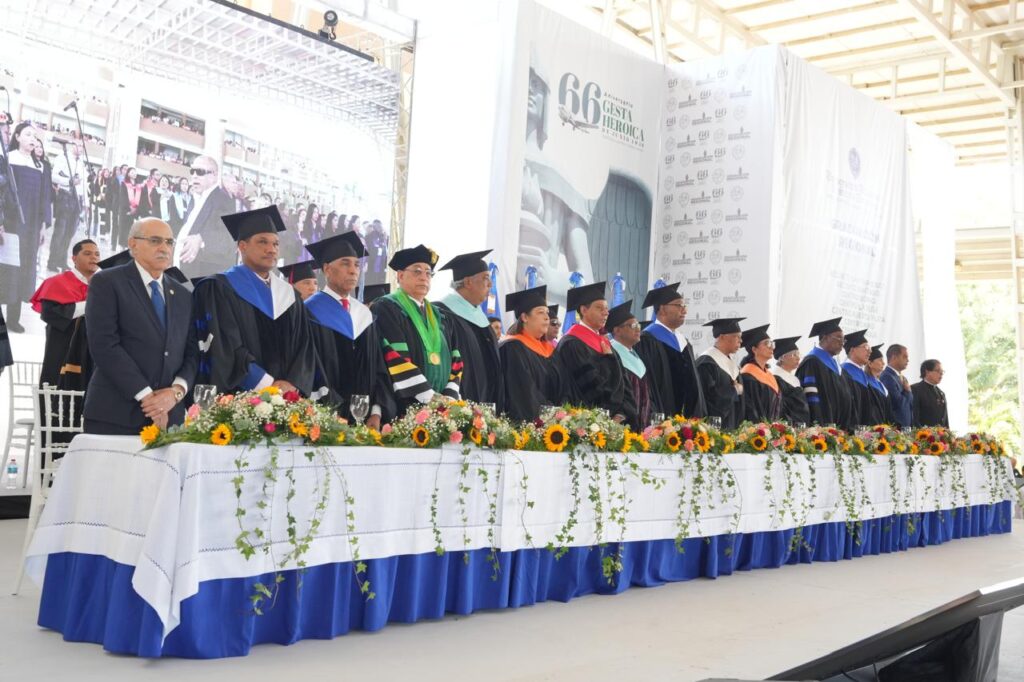 UASD gradúa a 1,689 nuevos profesionales en la región Norte - Noticias de hoy en República Dominicana | De Último Minuto