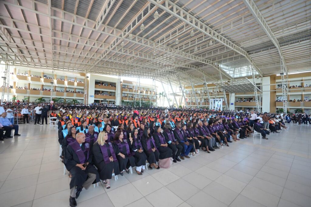 UASD gradúa a 1,689 nuevos profesionales en la región Norte - Noticias de hoy en República Dominicana | De Último Minuto