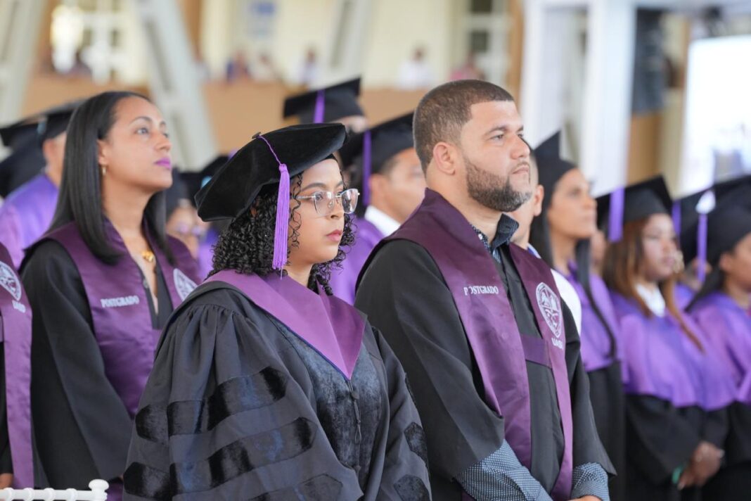 UASD inviste a 1,689 nuevos profesionales en la región Norte